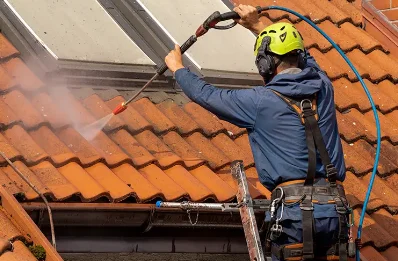 Démoussage et hydrofuge de toiture à Combronde